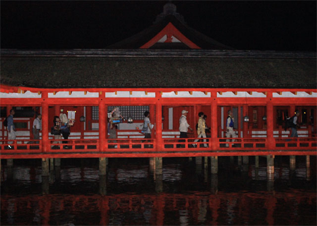 たのも船　夜の厳島神社