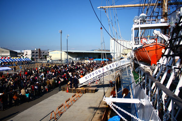 帆船日本丸　一般公開　広島宇品港