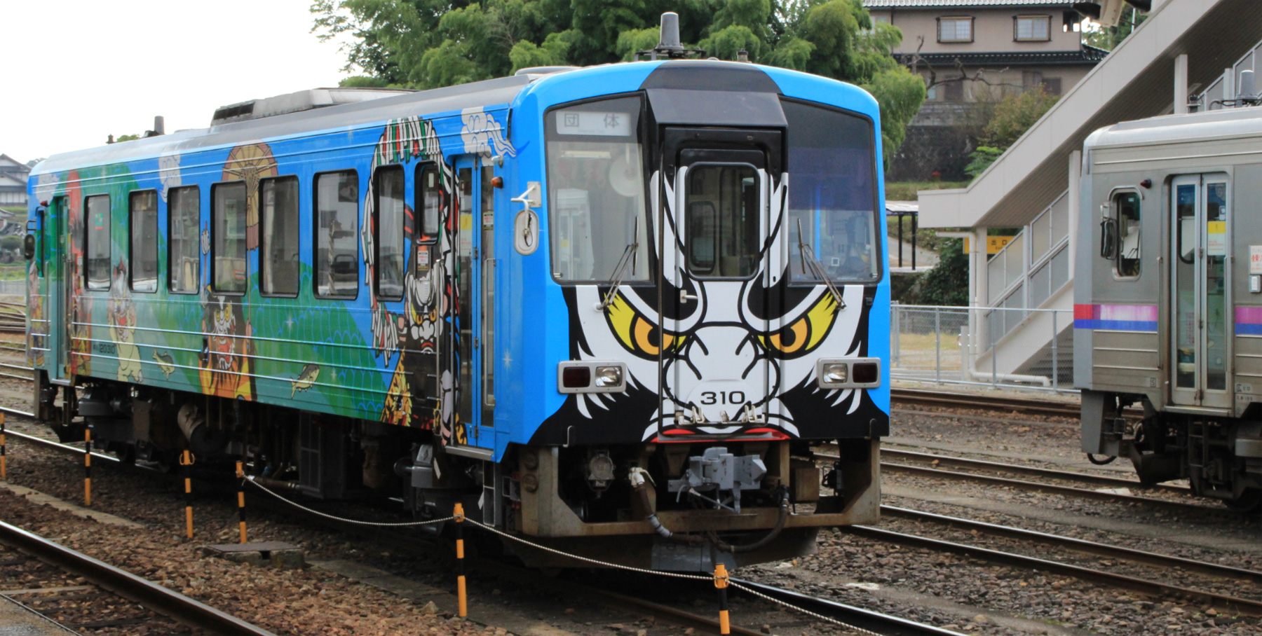 神楽ラッピンク列車三江線三次駅の大きな写真