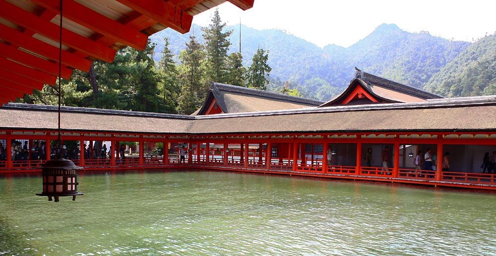 厳島神社拝殿　東回廊