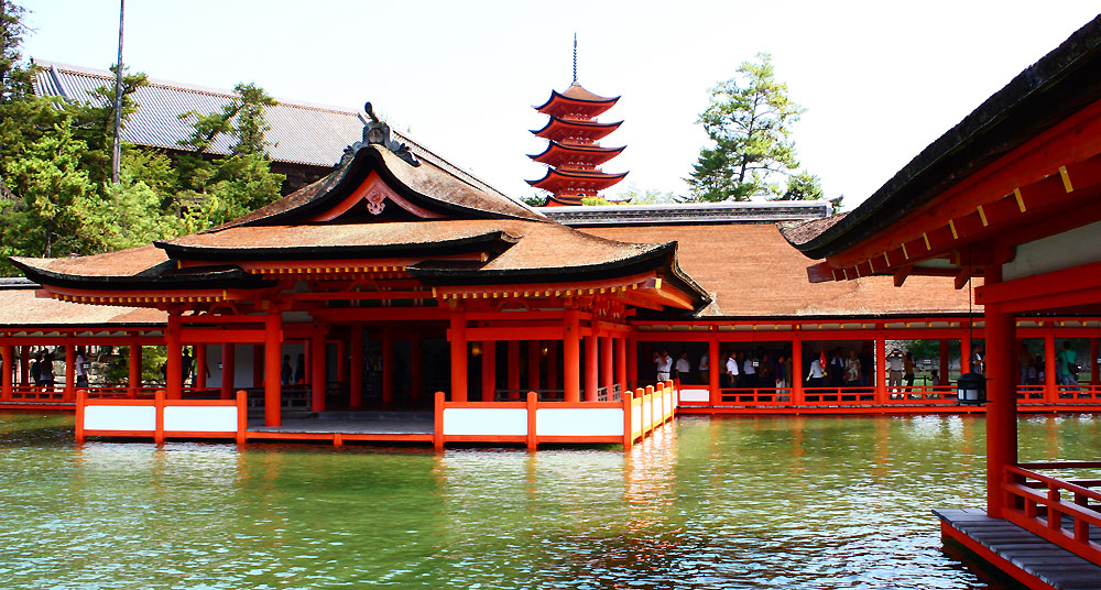 厳島神社 客神社と五重塔
