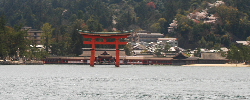 海から見る厳島神社