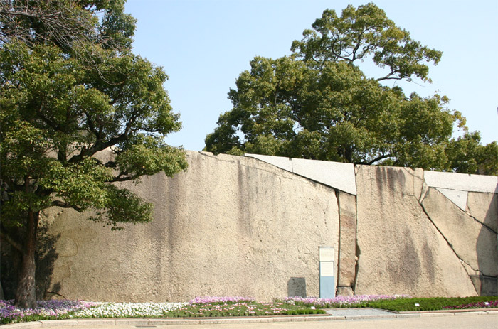 桜門枡形の巨石
